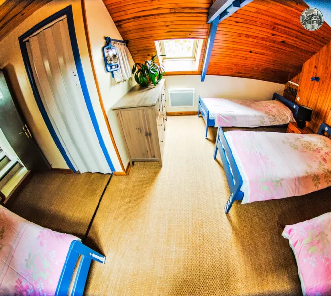 Vue de la chambre de Ouessant latérale avec 4 lits